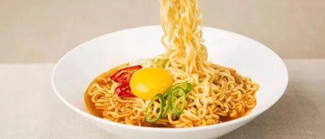 我国去年每人吃掉29碗泡面，全球第一！原因竟然是...