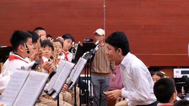 快来看！国际著名音乐大师进校园啦