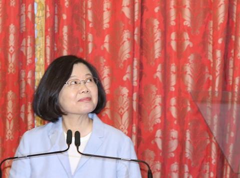 蔡英文称“台湾今年成四小龙第一”被批：除了骗还是骗