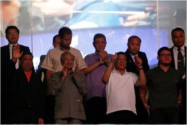 东南亚两国同时炮轰美国，让美国滚出南海！美军真的让人讨厌吗？