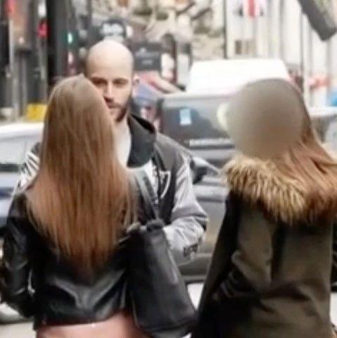 英国记者卧底PUA训练营：社交技巧培训班，发展成魔幻组织
