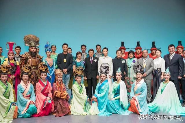 “反串第一人”李玉刚火到国外，《昭君出塞》泰国演出，现场火爆