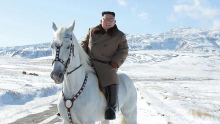 发布白头山骑白马照，金正恩又在酝酿大动作？