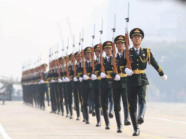 外国人看完中国大阅兵这样说！揭秘阅兵好多你不知道的事...