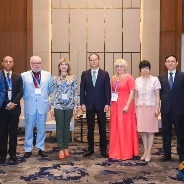 「聚焦」中纺联党委书记兼秘书长高勇会见中国纺织业“一带一路”大会海外嘉宾