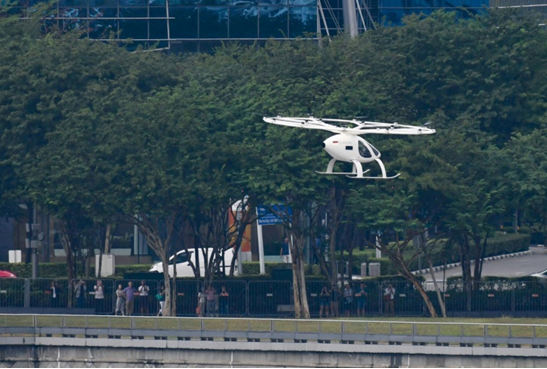 飞行出租车在新加坡试飞成功 打“飞的”出行或将成未来潮流