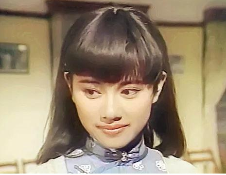48岁陈松伶，被经纪人骗光家产，嫁小8岁张铎膝下无子却生活幸福