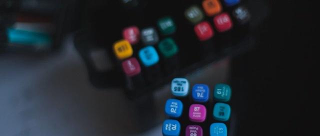 上市前夕遭华为起诉，首日仍大涨64%！均价百元级的智能机如何撑起500亿“非洲之王”？