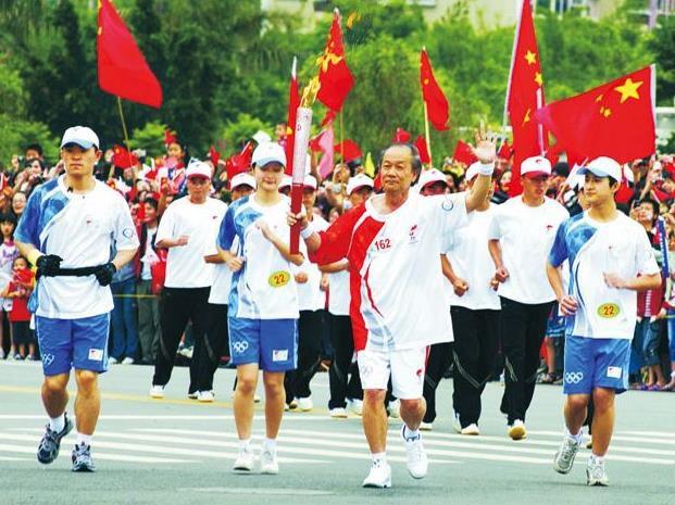 中国麦片之父30万新币起家，父母只带一条大浴巾从汕头登船下南洋