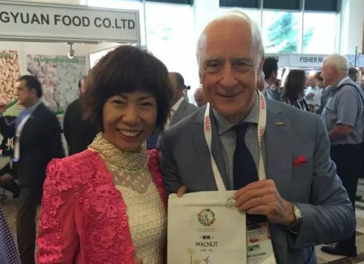 河南坚果女王的坚果事业：跑遍全球采摘干果只为大家吃上放心食品