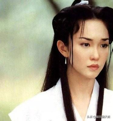 曾经是经典的小龙女，如今皮肤状态依然冻龄，新加坡最美的女人