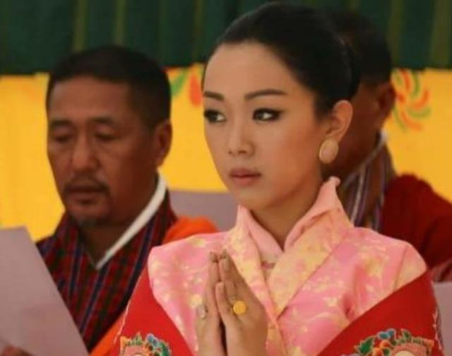 多美的眼睛，被夸能融化冰雪？不丹最美公主38岁依旧妩媚一点没变