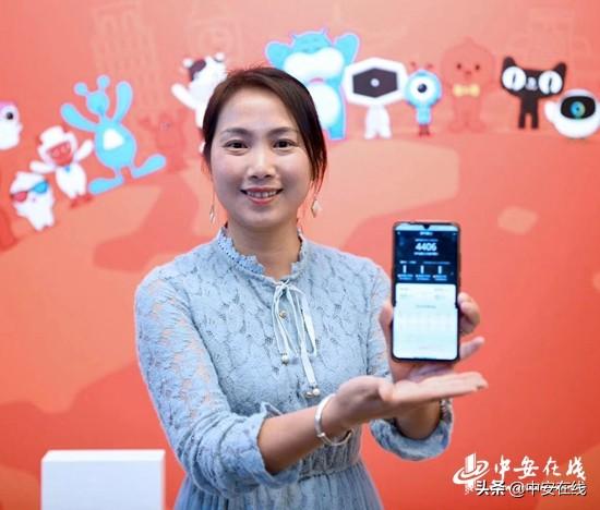 阿里巴巴在香港上市 旌德这名“村花”去敲锣