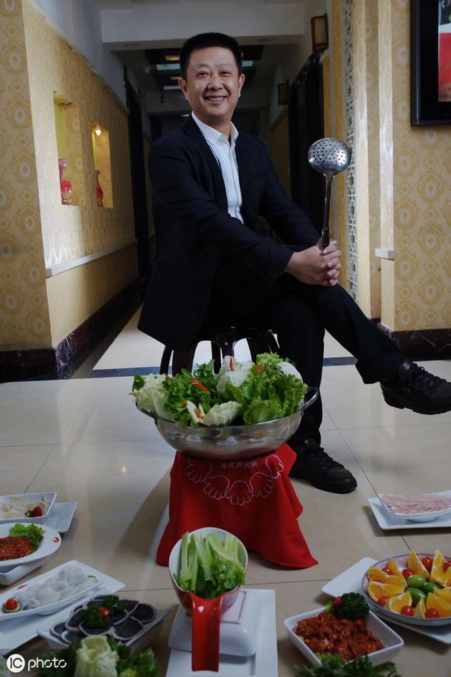 “海底捞”老板成新加坡首富！为啥名人富豪都喜欢入籍新加坡？