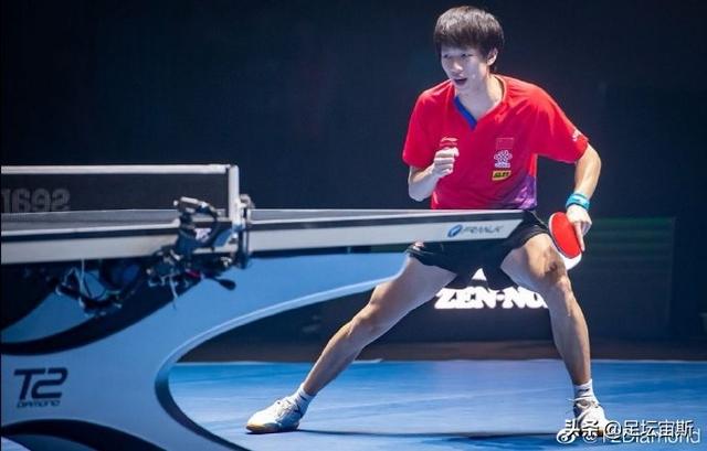 国乒世界冠军4-1逆转日本一哥！水谷隼急摘眼镜 林高远许昕进4强