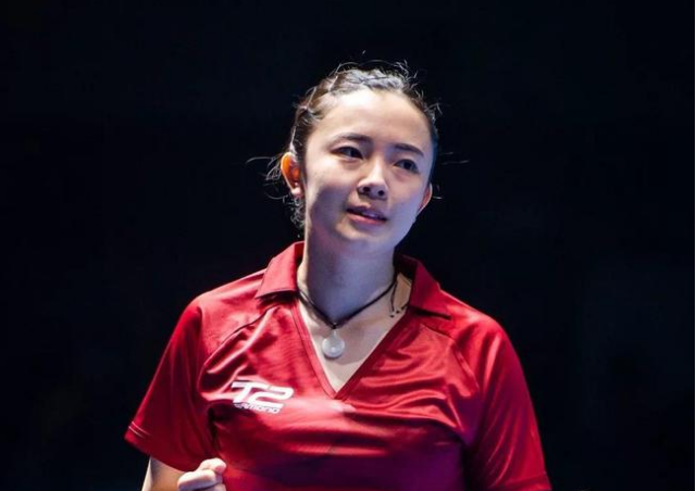 又一名中国美女换国籍后出人头地！逆袭灭日本王牌，赢世界第一