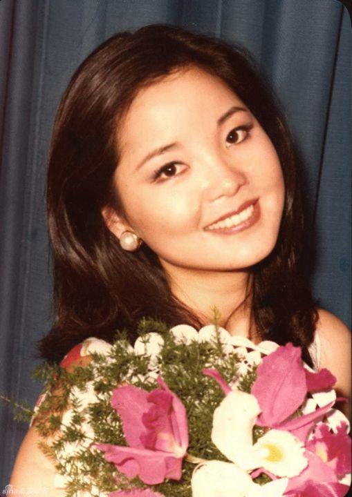 16岁登台，42岁病逝，成龙坦言配不上她，这样的女神天生是传奇？