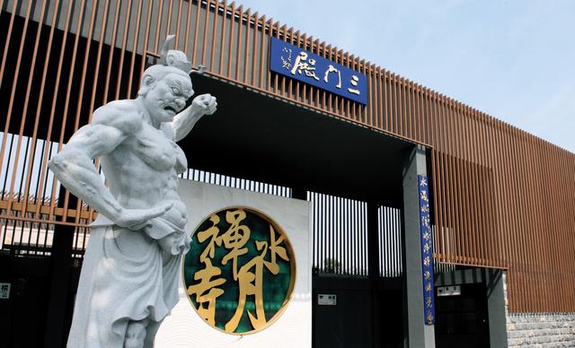 中国最“潮”寺庙，超现实的建筑风格，庙中和尚们也很时尚