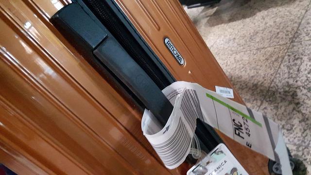 新加坡机场搬运工申请加人手未果，怒给行李乱贴标签运往全球各地