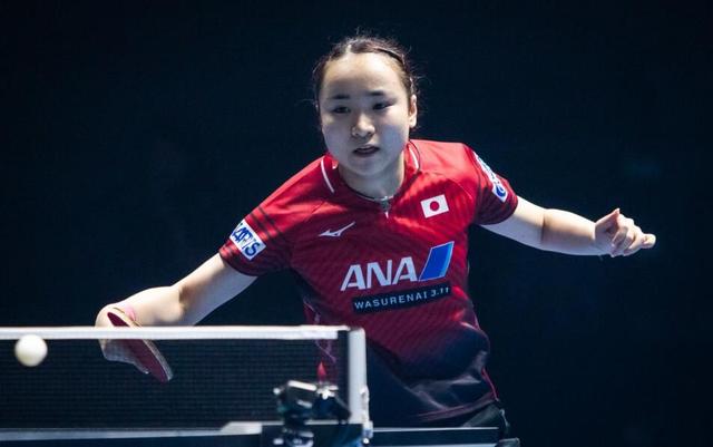 日本俩天才脱下运动服大变样！伊藤美诚成萌妹子，平野美宇太成熟