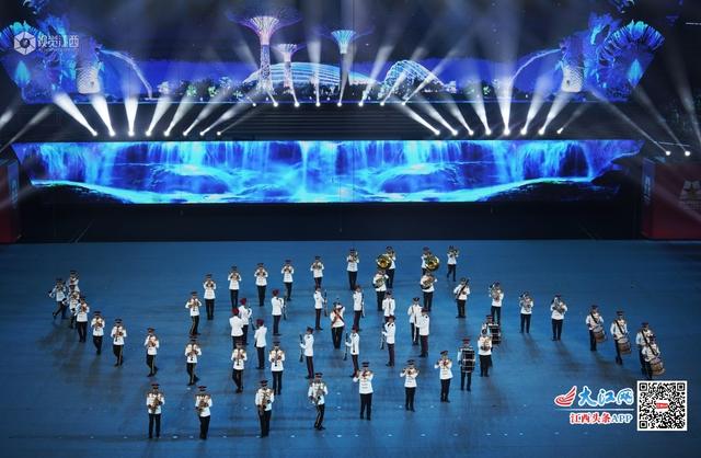 军乐唱响英雄城 第六届南昌国际军乐节行进表演晚会举行