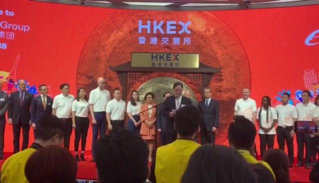 现场直击！阿里巴巴港交所敲钟，创下今年全球最大新股发行纪录