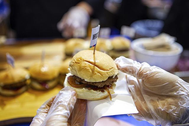 素食日：为什么吃素日益流行？素食更健康吗？人造肉是素食吗？