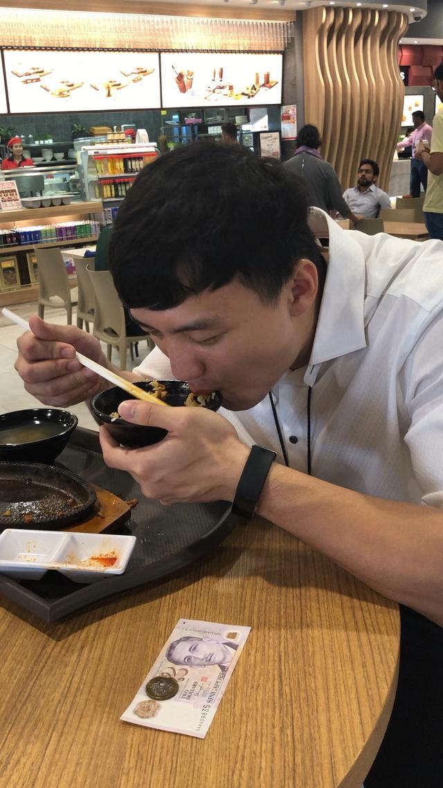 新加坡同事说中国人是这样吃饭的！真的吗？