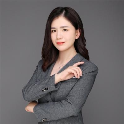 她本科宁波大学，硕士全球第11位的新加坡国立大学，未来可期