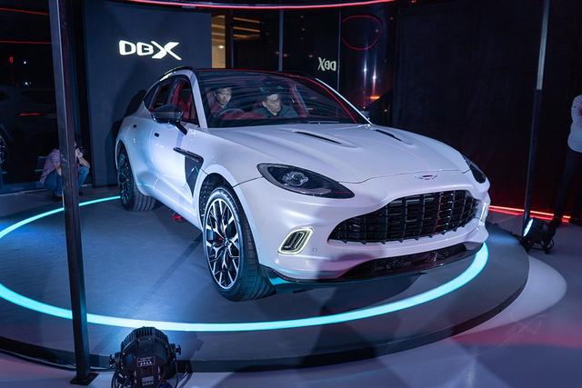 与全球首次亮相一样，阿斯顿·马丁在新加坡推出了DBX