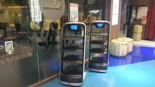 中国送餐机器人落地新加坡，向世界传递“中国智造”名片