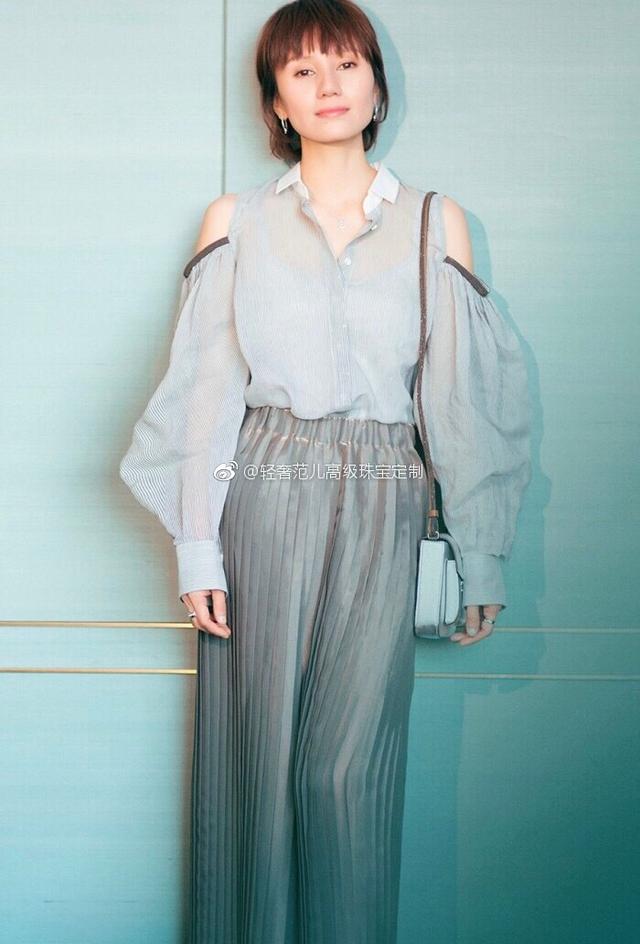 袁泉年过四十，仍然保持年轻，原来是因为她掌握了珠宝佩戴秘籍