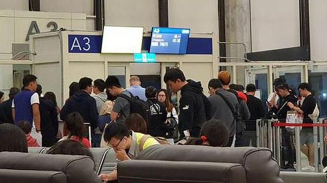 新加坡酷航一飞机起落架被撞坏 航班延误19小时