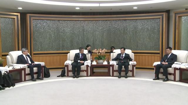 新加坡客人访深