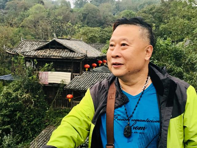 首都博物馆画院副院长吕大江参加走入贵州铜仁扶贫慈善公益活动