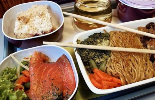 百万人飞机餐实录：太真实了