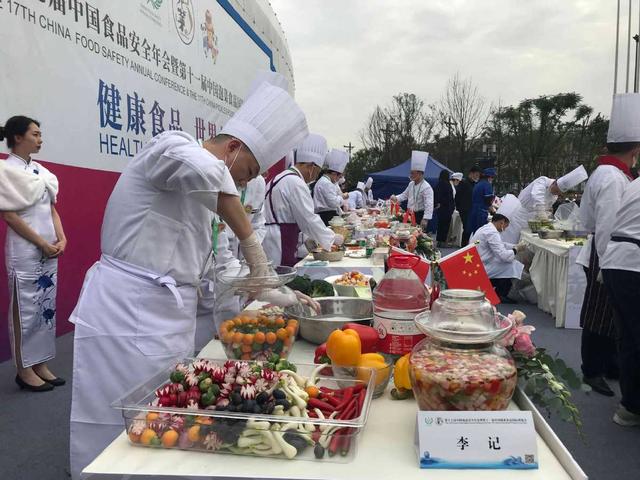 大师同台竞技 一碟小泡菜引海内外瞩目