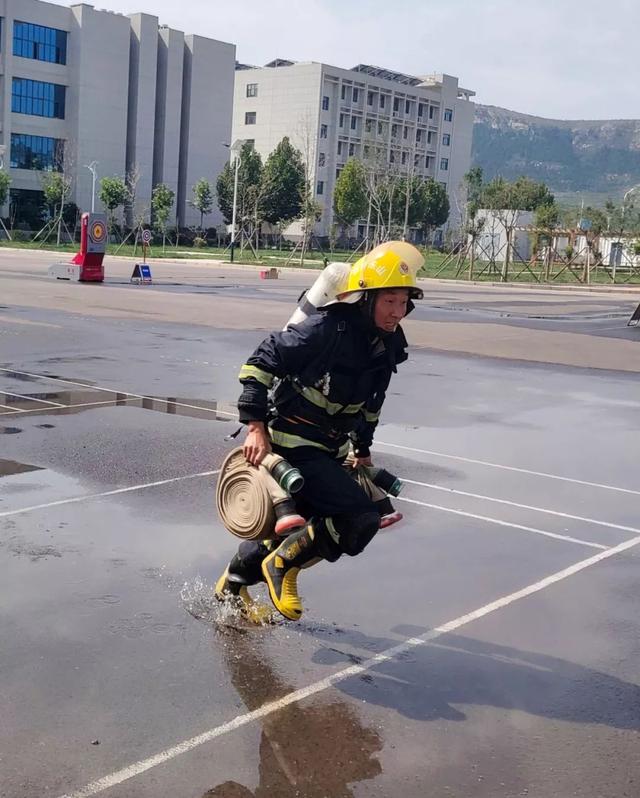 身边的榜样—潍坊消防支队参加全国“火焰蓝”比武指战员风采展示