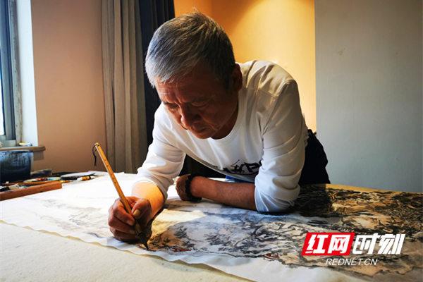 梦里山乡 鲁籍画家韩波12年笔色墨纸“恋”娄底