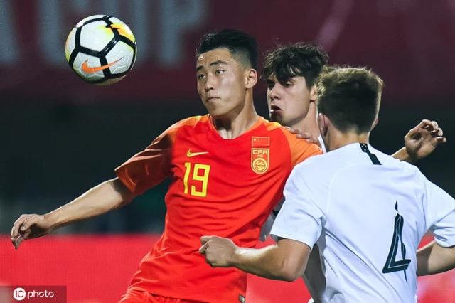 体坛联播｜U18国青队2-0缅甸，曼城后卫欧冠客串门将