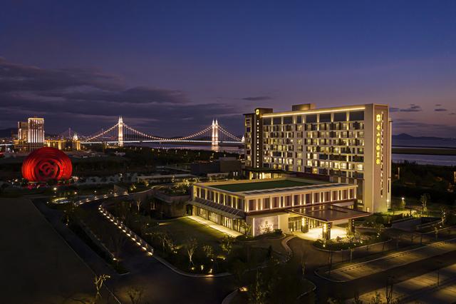 一周旅行指南 | 瑰丽酒店推出全新年度假日礼遇，皇家加勒比发布2021年阿拉斯加航线部署
