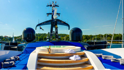保时捷设计超级豪华游艇“水上飞船”开售 历时十年建造完成