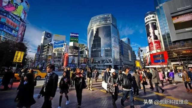 二十年来，中国人在抢房子，而对手却在抢这个