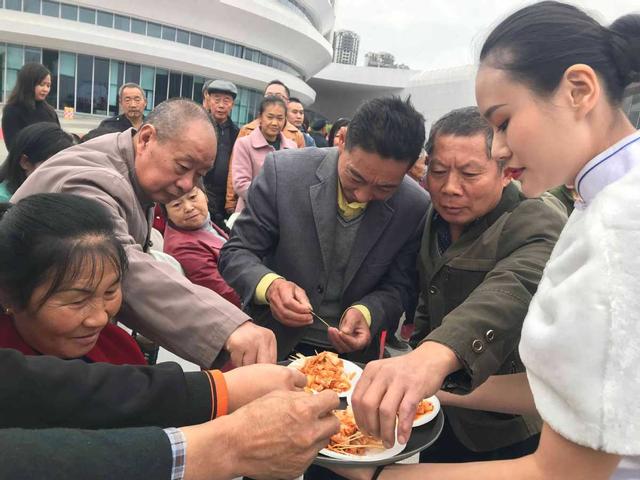 大师同台竞技 一碟小泡菜引海内外瞩目