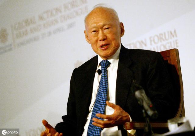 新加坡国父李光耀，死后子女为何争吵，本是同根生相煎何太急