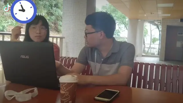 博士小夫妻生活在新加坡，之前老公指导从台湾来的小姑娘写论文