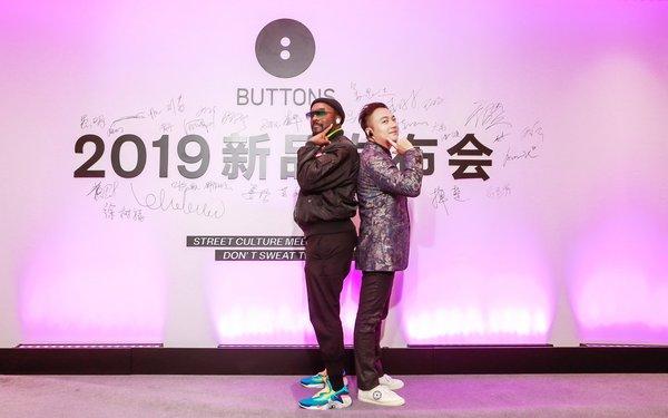黑眼豆豆will.i.am以BUTTONS打造时尚耳机的新潮流主义
