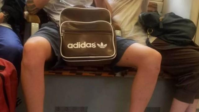 美国地铁设奇葩规定：禁止腿张开！只因这个原因