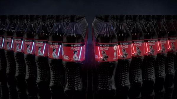 这瓶可乐会“发光”！新加坡可口可乐推出OLED星战光剑可乐瓶