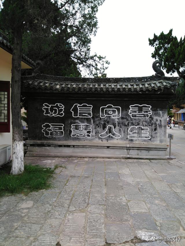 归元禅寺：又称“汉西一境”，据说是武汉地区最灵验的佛教丛林